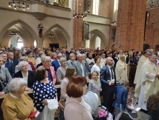 Jubileuszowe pielgrzymki do katedry opolskiej rozpoczęte. Tłumy pątników