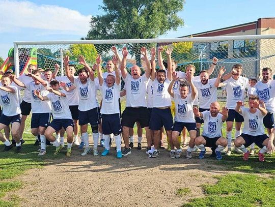 Wielkie świętowanie w Kadłubie. Miejscowy LZS awansował do okręgówki