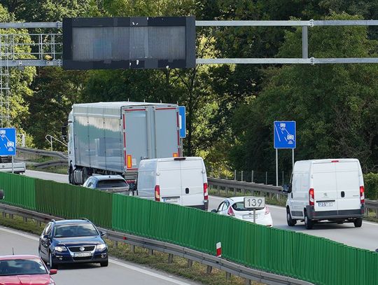 Kamery zmierzą prędkość na autostradzie A4 na Górze św. Anny