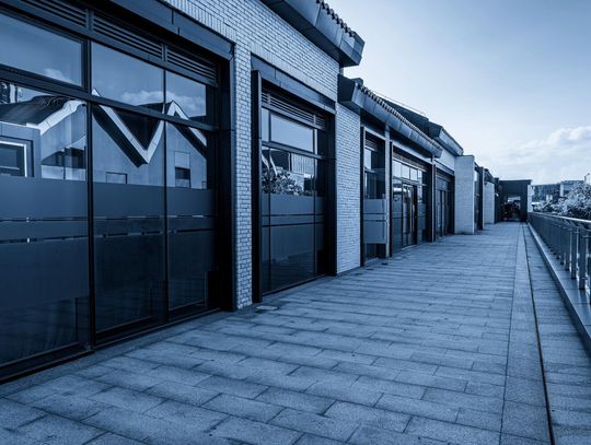 Kiedy naprawa przestaje się opłacać? Serwisant radzi, kiedy wymienić bramę na nową