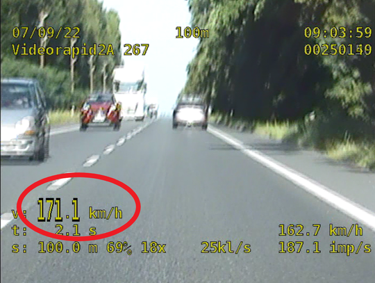 Kierowca audi pędził jak szalony drogą krajową 94. Na liczniku miał 171 km/h!