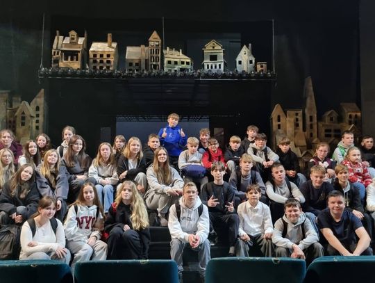 Lekcja w teatrze. Inspirujący wyjazd uczniów z Otmic