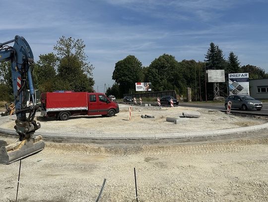Budowa ronda w Strzelcach Opolskich paraliżuje ruch. Kierowcy są wściekli