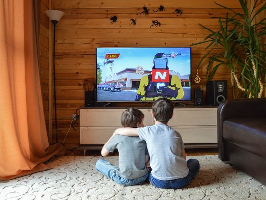 Koniec z dobranocką? Zobaczcie, jaki wpływ na małe dziecko ma oglądanie telewizji 