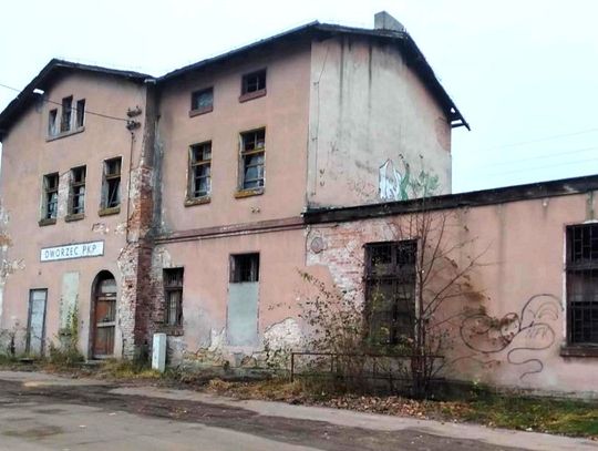 Kontrowersje wokół bezpieczeństwa dworca. "Gdzie jest ogrodzenie?"