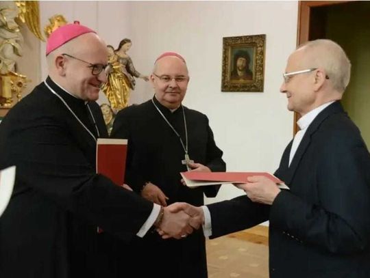 Ks. Henryk Pichen, proboszcz parafii w  Jemielnicy odebrał nominację prałacką