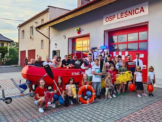 Historyczny moment dla strażaków z OSP Leśnica. Otrzymali nową łódź ratunkową