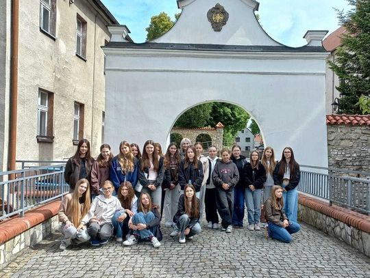 Listy, żur i wodzionka. Szkoła z Jemielnicy wymienia się dziedzictwem