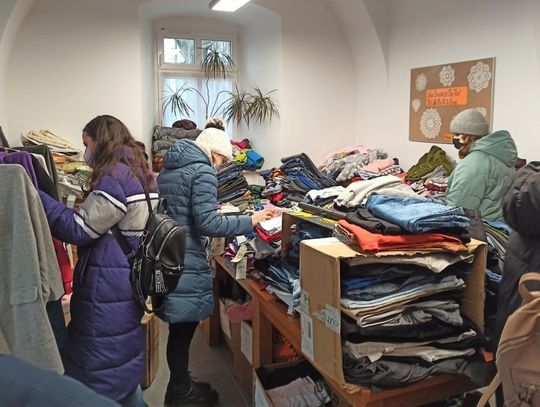 Magazyn w Strzelcach ponownie przyjmuje dary. Uruchomiono też punkt, gdzie wydawane są ubrania