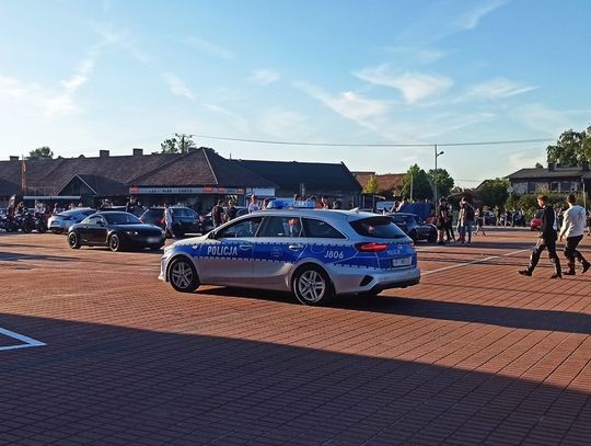 Mandaty i kierujący pod wpływem narkotyków na zlocie tuningowych aut