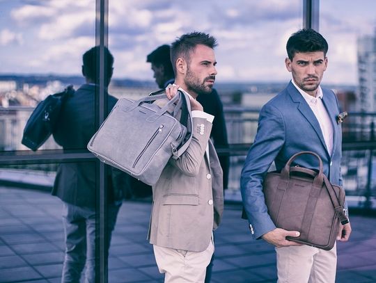 Męska galanteria skórzana – co powinno znaleźć się w szufladzie modnego faceta w 2021?