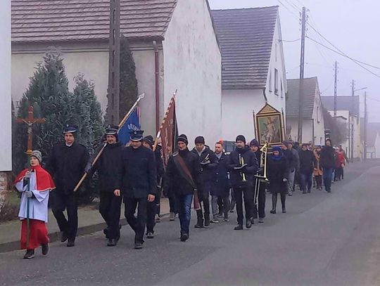 Mieszkańcy Gąsiorowic pielgrzymują do Jemielnicy i dotrzymują wiekowej obietnicy