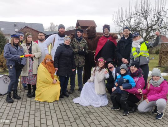 "Mieszkańcy mają wielkie serca". W Warmątowicach też wodzono bera