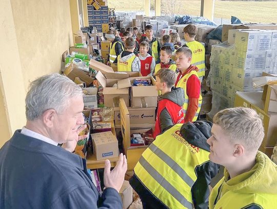 Młodzież z Raszowej pomogła przygotować paczki dla powodzian