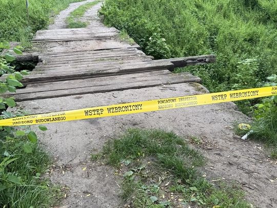 Mostek na Bziniczce zamknięty. Stan techniczny stwarza realne zagrożenie