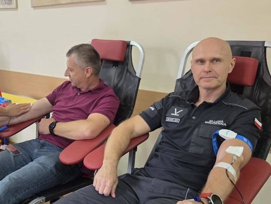 Mundur i serce. Krew płynęła dla potrzebujących