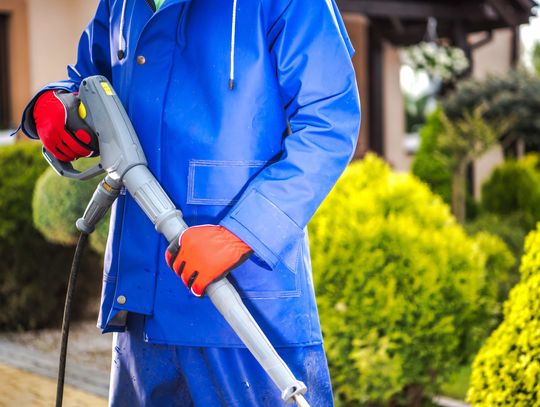 Myjka wysokociśnieniowa - niezastąpiona przy czyszczeniu elewacji