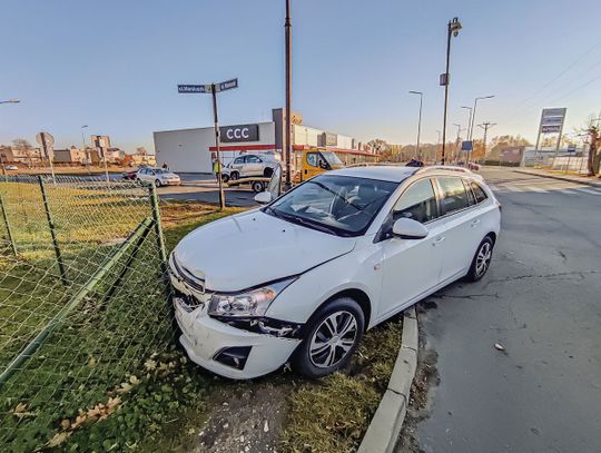 Na płocie i w rowie. Stłuczki na drogach powiatu strzeleckiego