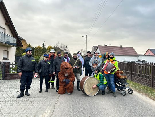 Na ulicach Boryczy grasował groźny niedźwiedź ze swoimi towarzyszami