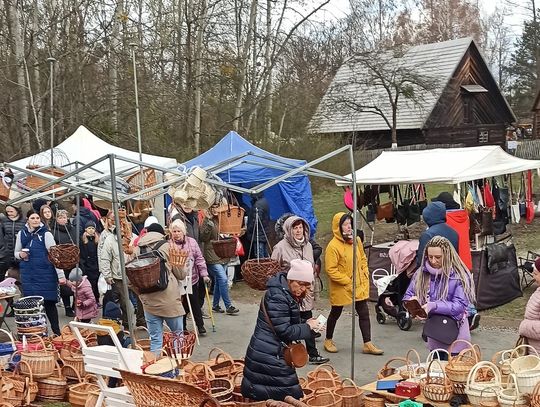 Na wielkanocnym jarmarku w opolskim skansenie znów tłumy