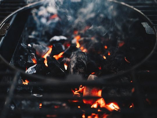 Niezbędnik na grilla w plenerze - co warto ze sobą zabrać?