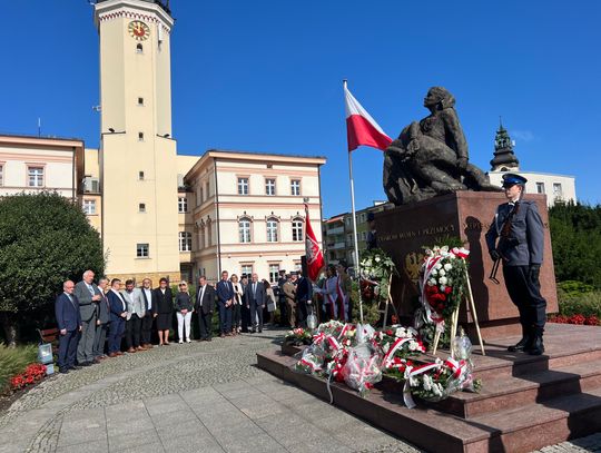 Powiatowe obchody Dnia Weterana w Strzelcach Opolskich. Uczczono poległych