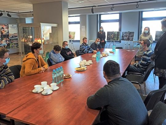 Od 30 lat są pełni energii. W PCK w Strzelcach Op. można oglądać wystawę prac niepełnosprawnych. GALERIA 