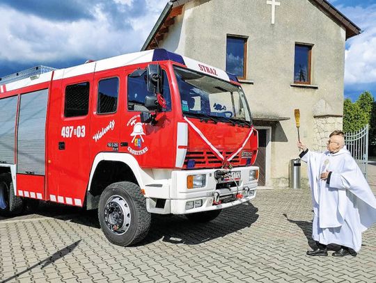 Nowy wóz strażaków z OSP Grodzisko poświęcony. Za nim już pierwsze akcje