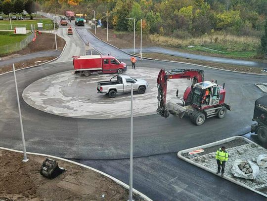 Budowa ronda w Strzelcach Opolskich. Wróci wahadło, a niebawem koniec prac