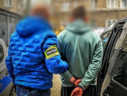 Oszukiwali w sieci ludzi z całej Polski. Strzeleccy mundurowi przerwali proceder