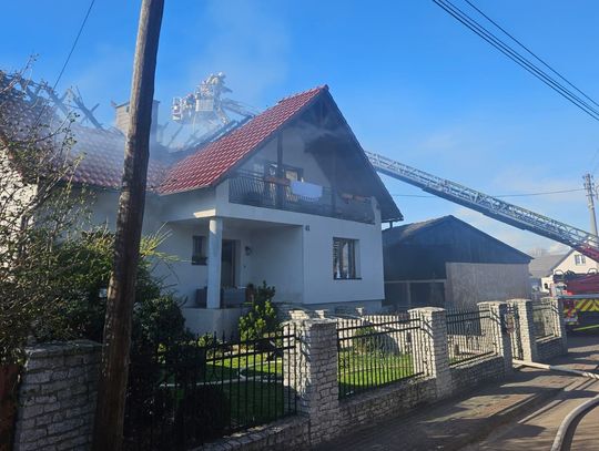 Pożar domu w Osieku. Rodzina została bez dachu nad głową