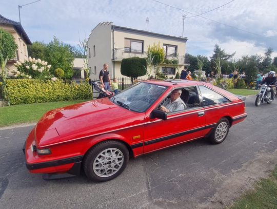 Parada zabytkowych pojazdów w Grodzisku. Trwają gminne dożynki!