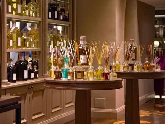 Perfumy lane – czy warto zainwestować w zamienniki markowych zapachów?