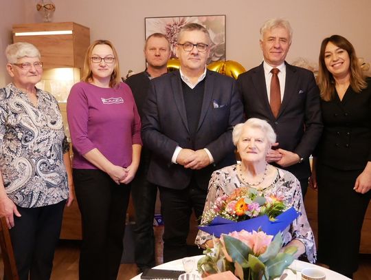 Piękny jubileusz pani Elżbiety ze Strzelec Opolskich. Skończyła 90. lat Piękny jubileusz pani Elżbiety ze Strzelec Opolskich. Skończyła 90. lat