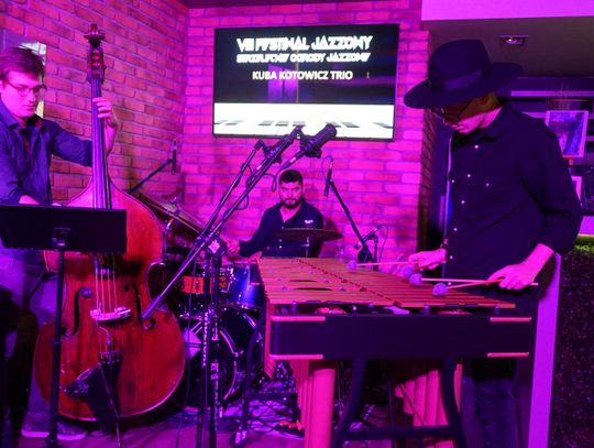 Pierwszy koncert VIII edycji Ogrodów Jazzowych. Na scenie Kuba Kotowicz Trio