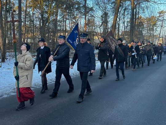 Pieszo z Gąsiorowic do Jemielnicy. To tradycja żywa od 300 lat