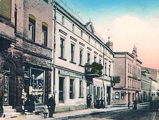 Plac Żeromskiego w Strzelcach Opolskich sto lat temu w kolorze. Jak wyglądał?