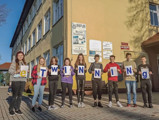 Po angielsku o kulinariach. Uczniowie z Jemielnicy realizowali projekt edukacyjny 