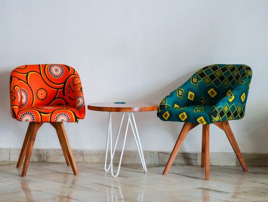 Podłokietniki w krzesłach - jak wpływają na ergonomię siedzenia?