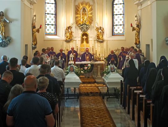 Pogrzeb sióstr służebniczek w Leśnicy. Zginęły w wypadku samochodowym