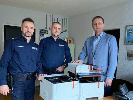 Policjanci z Leśnicy otrzymali nowy sprzęt, wkrótce zyskają też nowe lokum