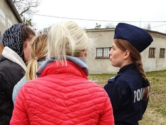 Policjanci ze Strzelec Opolskich ostrzegali uchodźców przed zagrożeniami