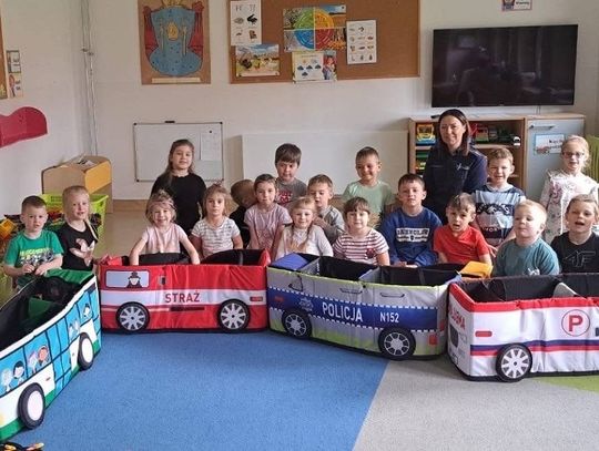 Przedszkolaki z Ujazdu i Starego Ujazdu spotkały się z policjantką