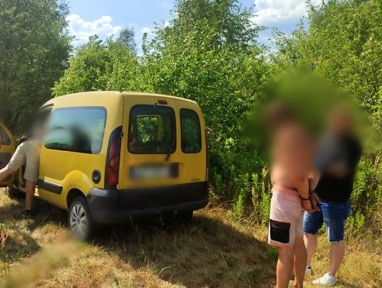 Ukradł samochód, groził nożem w sklepie i napadł na pielgrzymów