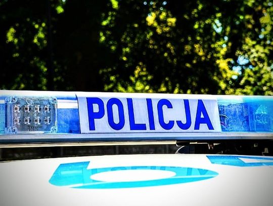 Niemowlę samo w zamkniętym aucie. Zareagowała zaniepokojona mieszkanka