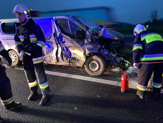 Wypadek na autostradzie A4. Zderzenie trzech pojazdów. Są ranni