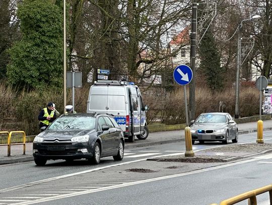 Potrącenie na przejściu w Strzelcach Opolskich. 21-latek trafił do szpitala