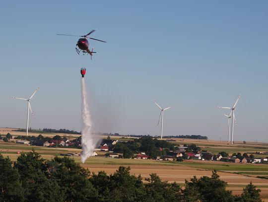 Pożar lasu na terenie Nadleśnictwa Zawadzkie. Wezwano helikopter gaśniczy