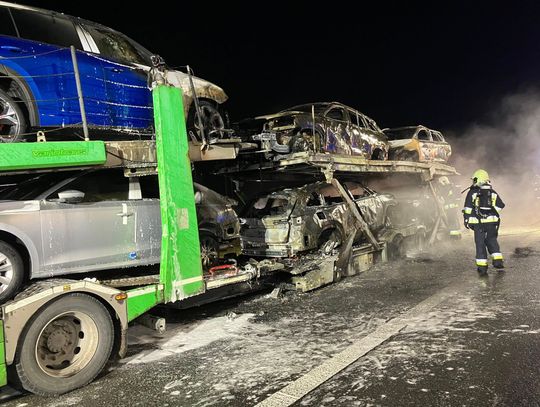 Pożar lawety na trasie A4. Wspólna akcja naszych strażaków i druhów z Pomorza