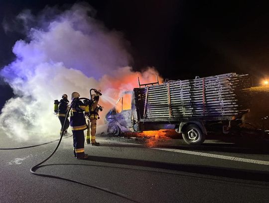 Pożar na autostradzie A4. Płomienie strawiły auto dostawcze